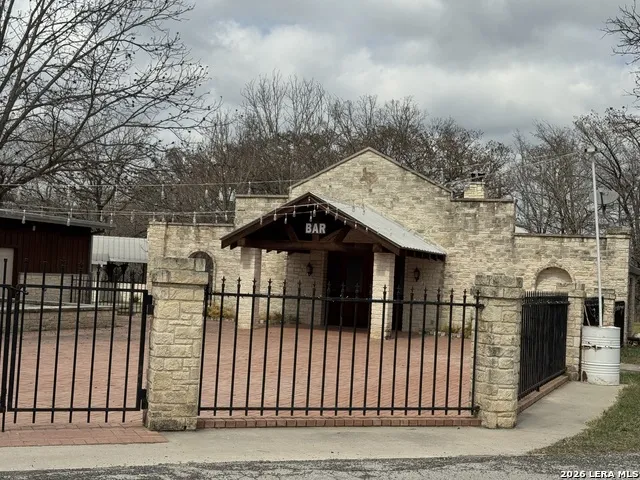 110 Red Wright Rd Leakey, TX 78873