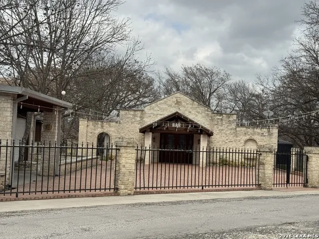 110 Red Wright Rd Leakey, TX 78873
