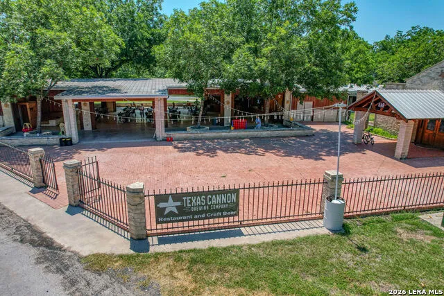 110 Red Wright Rd Leakey, TX 78873