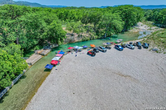 110 Red Wright Rd Leakey, TX 78873