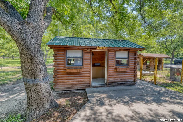 110 Red Wright Rd Leakey, TX 78873