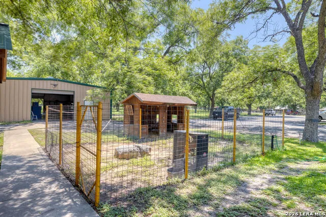 110 Red Wright Rd Leakey, TX 78873