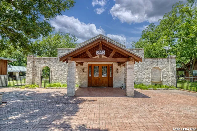110 Red Wright Rd Leakey, TX 78873
