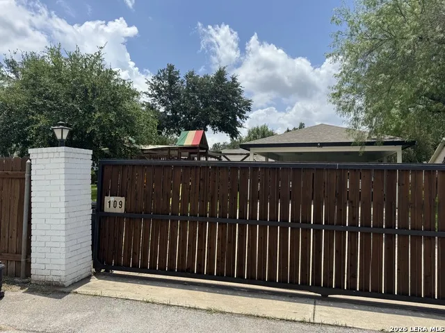 109 CHATTINGTON CT Castle Hills, TX 78213