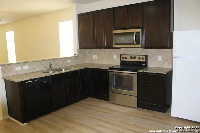 482 Walnut Selma, TX 78154