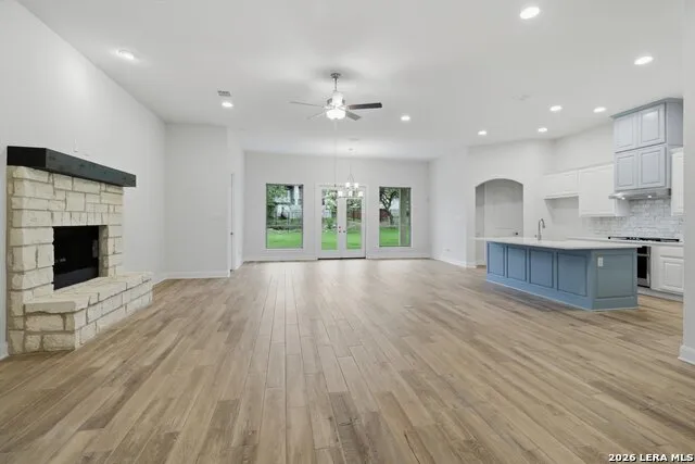 3835 escalera Bulverde, TX 78163