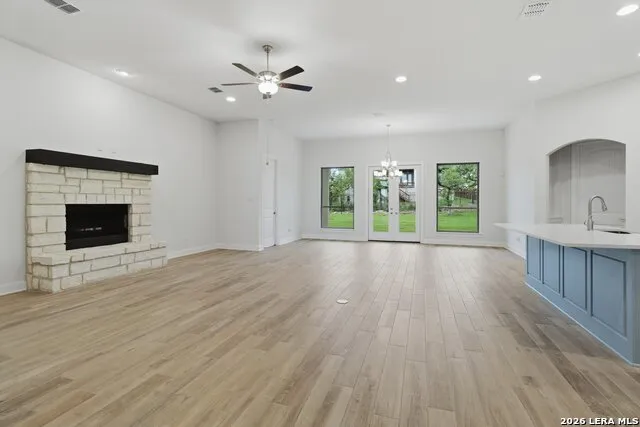 3835 escalera Bulverde, TX 78163