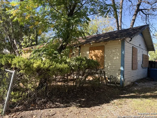 1033 Saldana San Antonio, TX 78225