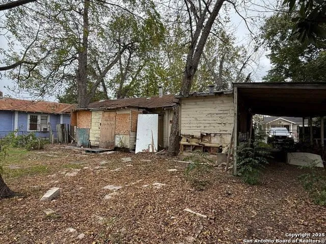 1033 Saldana San Antonio, TX 78225
