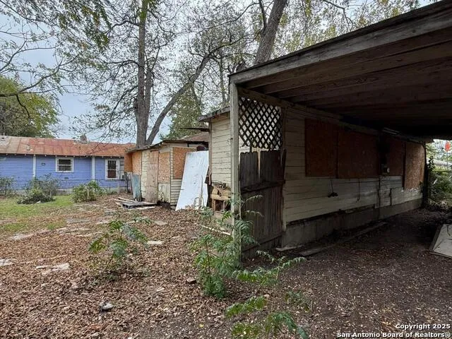 1033 Saldana San Antonio, TX 78225