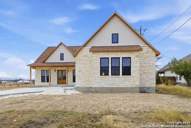348 Valley Oak Bandera, TX 78003
