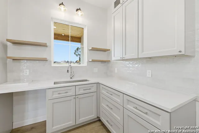 348 Valley Oak Bandera, TX 78003