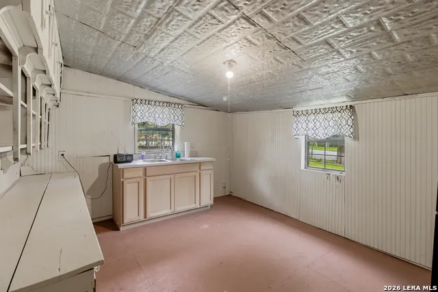247 Live Oak St Medina, TX 78055