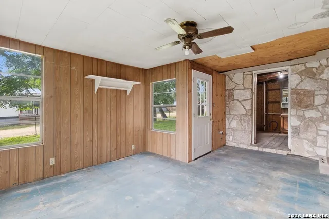 247 Live Oak St Medina, TX 78055