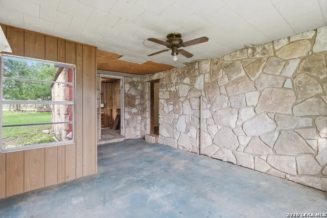 247 Live Oak St Medina, TX 78055