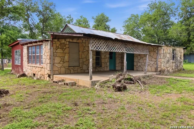 247 Live Oak St Medina, TX 78055
