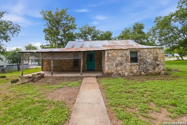 247 Live Oak St Medina, TX 78055