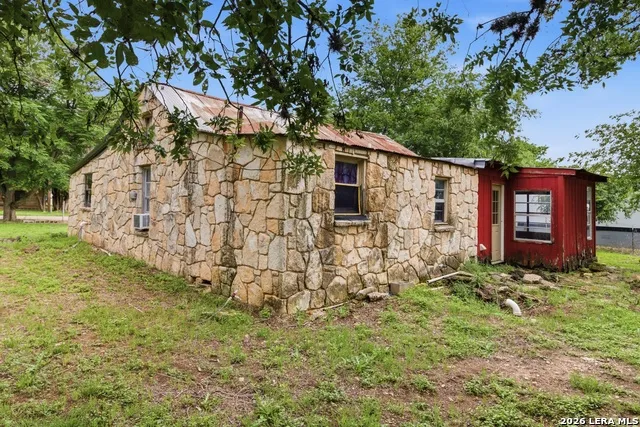 247 Live Oak St Medina, TX 78055