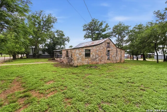 247 Live Oak St Medina, TX 78055