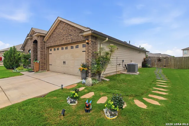 1321 W Nolte Farms Seguin, TX 78155