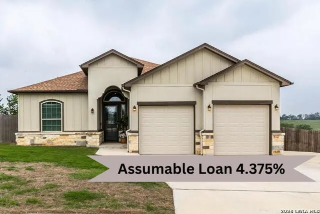 615 ABBOTT RDG St Hedwig, TX 78152