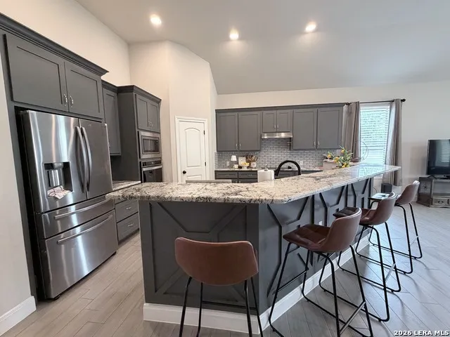 615 ABBOTT RDG St Hedwig, TX 78152