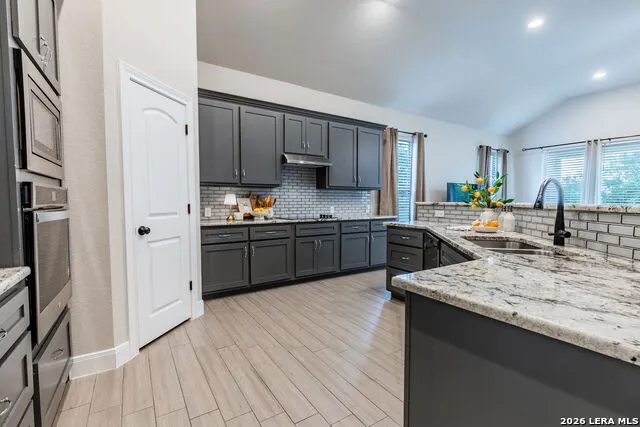 615 ABBOTT RDG St Hedwig, TX 78152