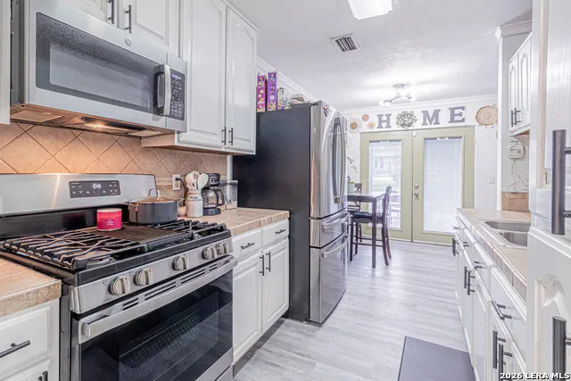 6039 Whispering Lake St San Antonio, TX 78222