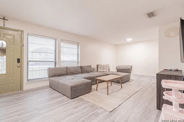 6039 Whispering Lake St San Antonio, TX 78222