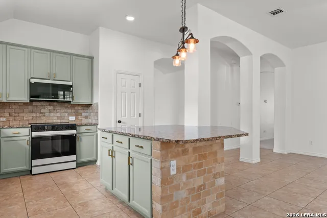 2747 Trinity Glade San Antonio, TX 78261