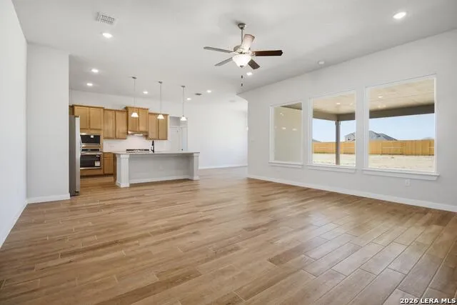 286 Firewheel Loop Floresville, TX 78114