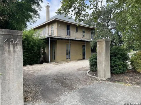 404 E Mulberry