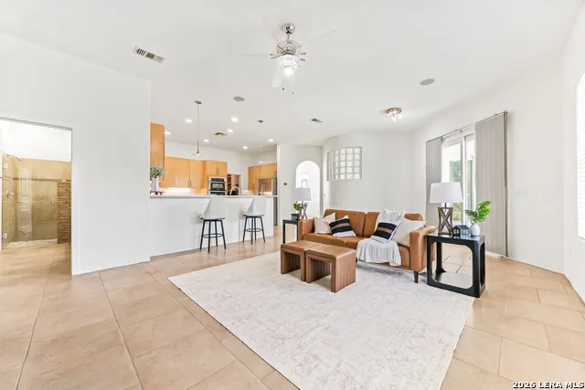 910 Silent Hollow San Antonio, TX 78260