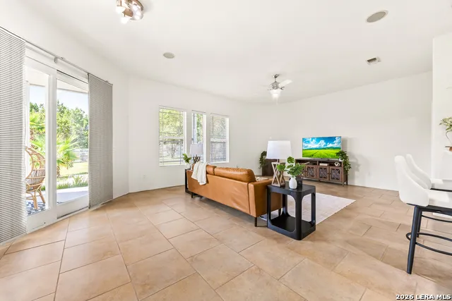 910 Silent Hollow San Antonio, TX 78260