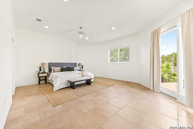 910 Silent Hollow San Antonio, TX 78260