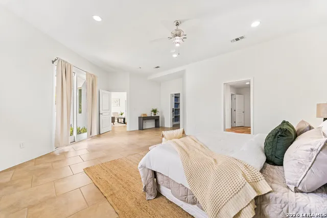 910 Silent Hollow San Antonio, TX 78260