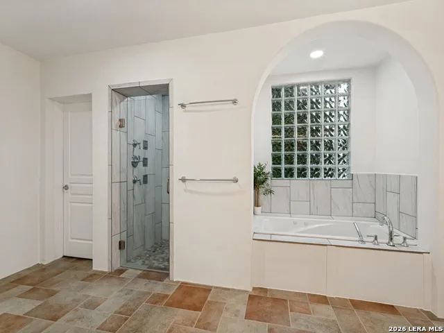 910 Silent Hollow San Antonio, TX 78260