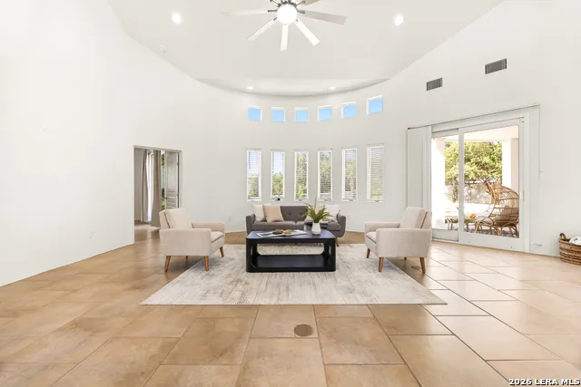 910 Silent Hollow San Antonio, TX 78260