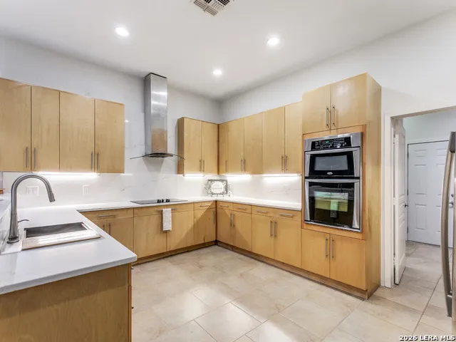 910 Silent Hollow San Antonio, TX 78260