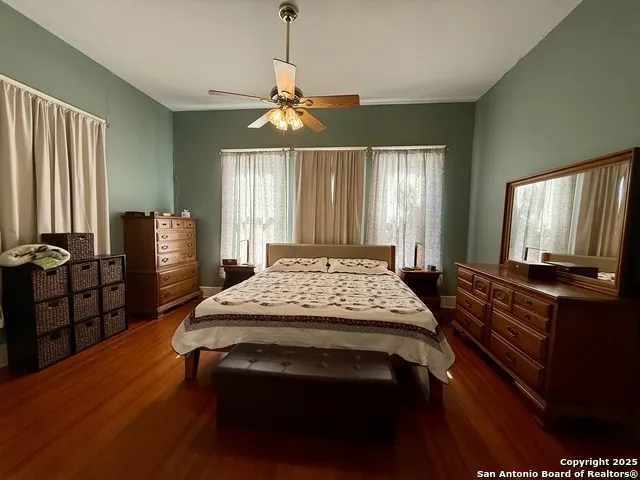 323 S 6th Kenedy, TX 78119