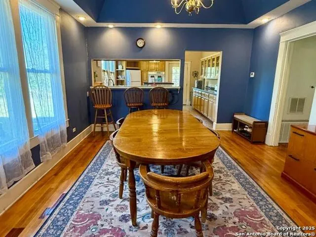 323 S 6th Kenedy, TX 78119