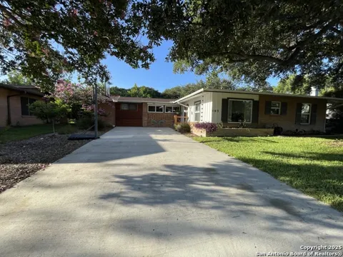 403 MARQUIS LN