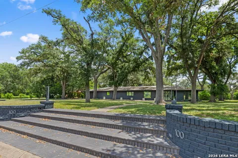100 DOGWOOD LN