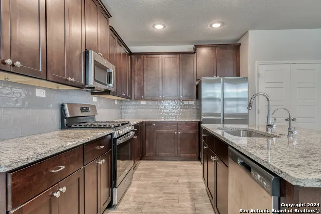 1945 EDELWEISS New Braunfels, TX 78130