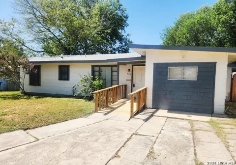 762 Marquette Dr