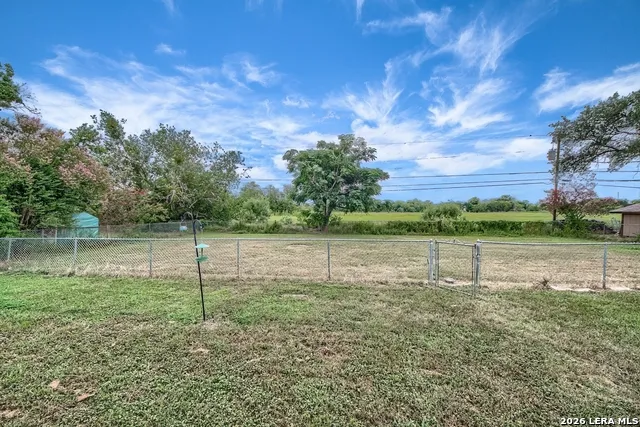 127 Hillcrest Dr La Vernia, TX 78121