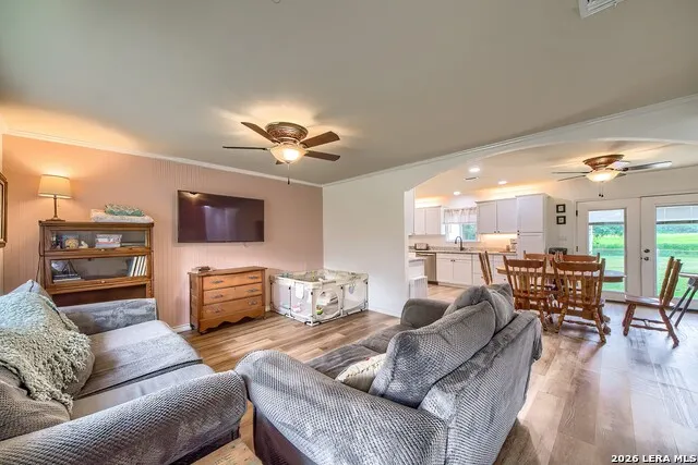 127 Hillcrest Dr La Vernia, TX 78121