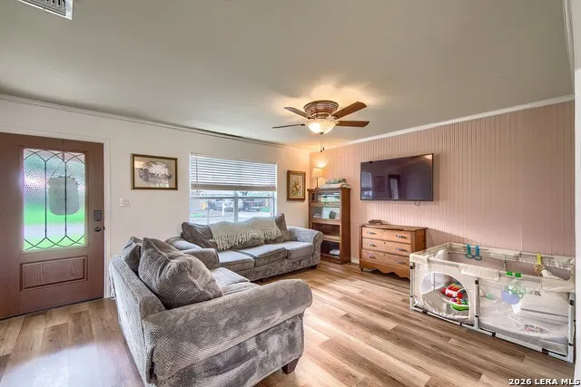 127 Hillcrest Dr La Vernia, TX 78121