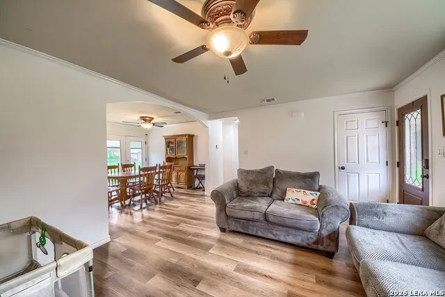127 Hillcrest Dr La Vernia, TX 78121