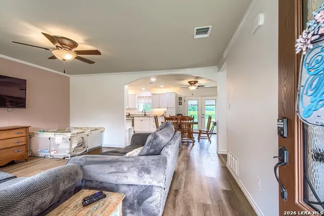 127 Hillcrest Dr La Vernia, TX 78121